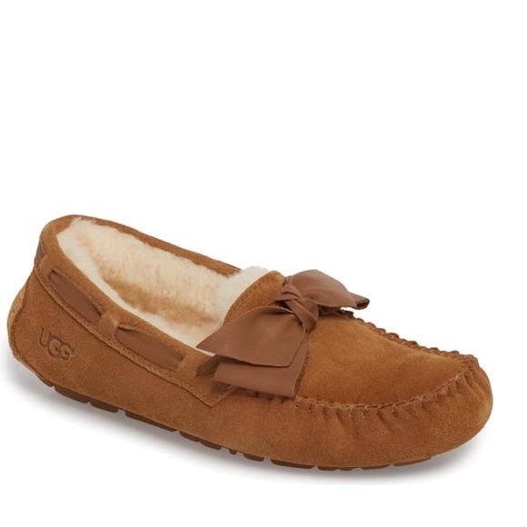 UGG Shoes - Ugg Dakota slippers